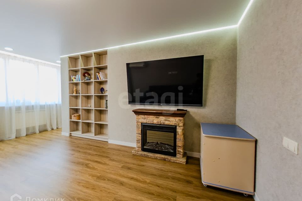 Продаётся 4-комнатная квартира, 141.9 м²