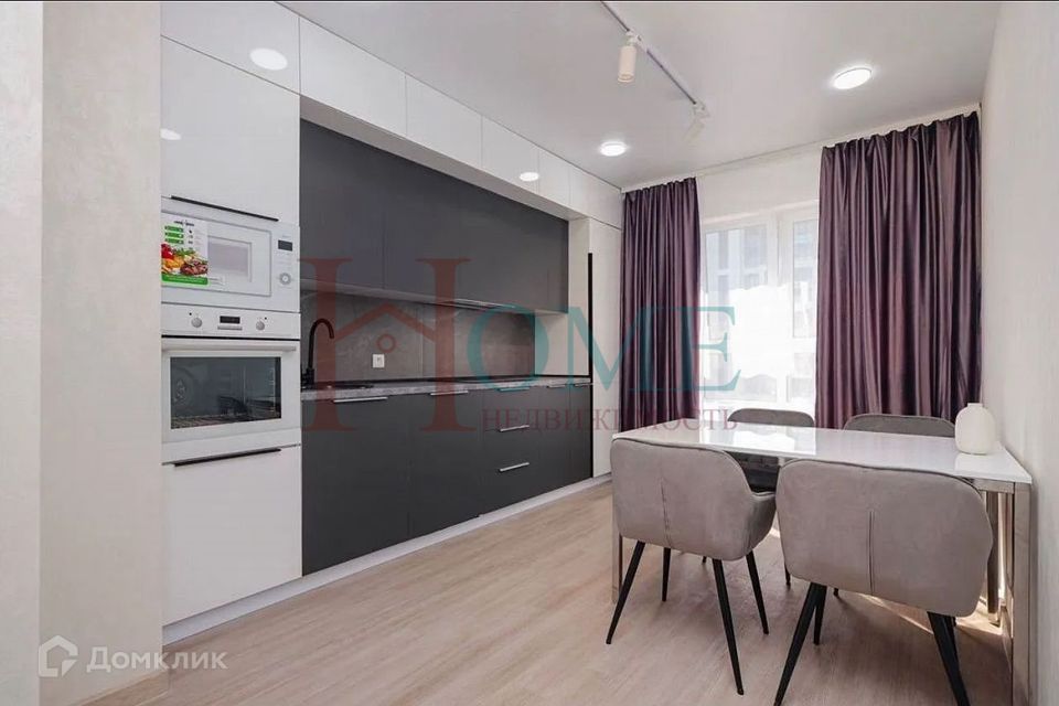 Сдаётся 2-комнатная квартира, 65 м²