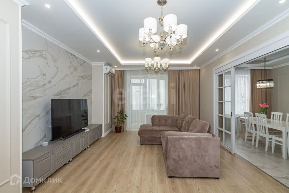 Продаётся 4-комнатная квартира, 143.8 м²
