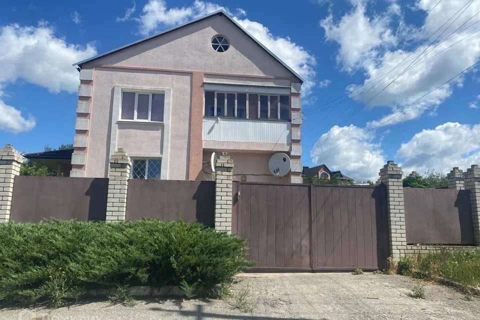 Продаётся 2-этажный дом, 300 м²