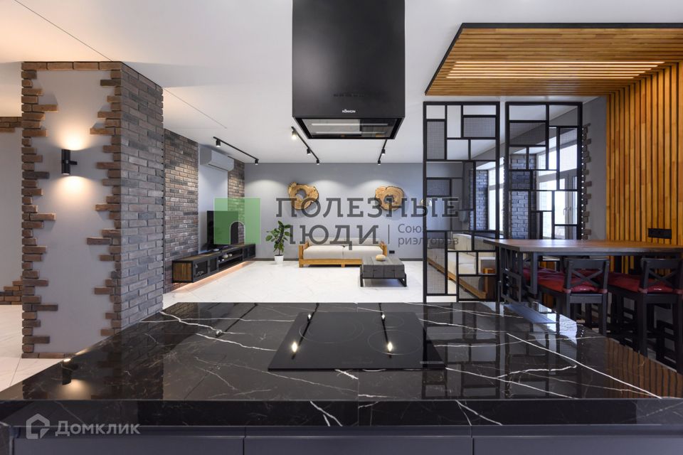 Продаётся 3-комнатная квартира, 155.6 м²