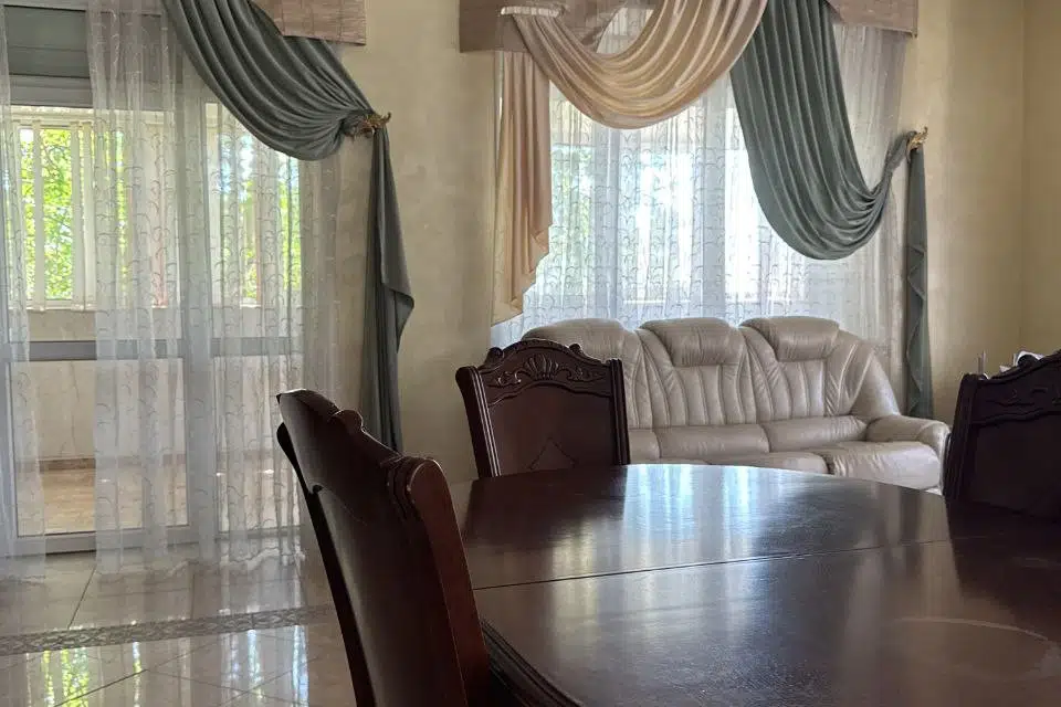 Продаётся 3-этажный дом, 448 м²