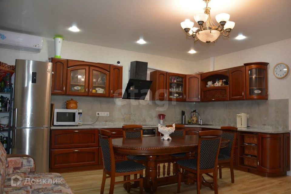 Продаётся 3-комнатная квартира, 98 м²