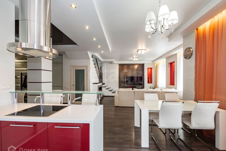 Продаётся 5-комнатная квартира, 190 м²