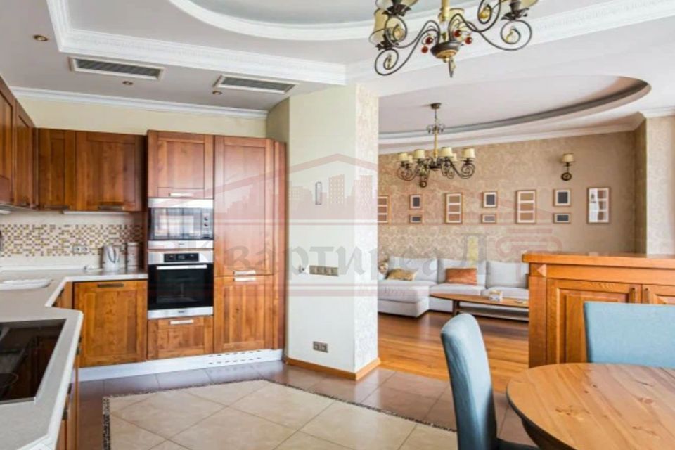 Сдаётся 4-комнатная квартира, 150 м²