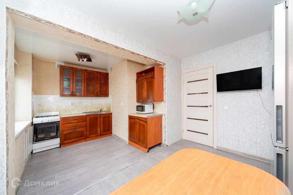 Продаётся 4-комнатная квартира, 58 м²