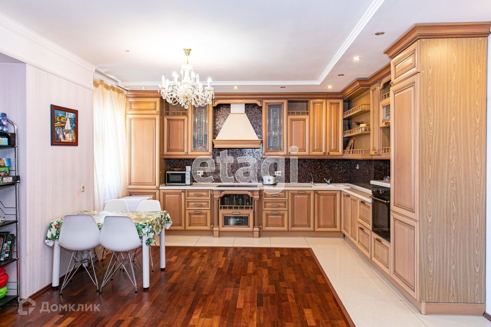 Сдаётся 4-комнатная квартира, 118.8 м²