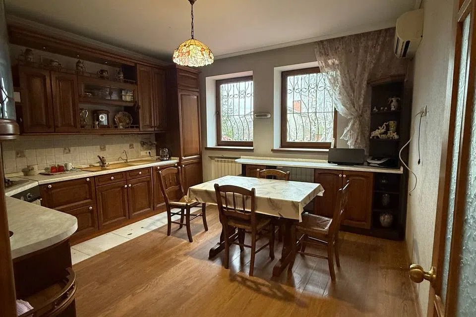 Продаётся 2-этажный дом, 350 м²