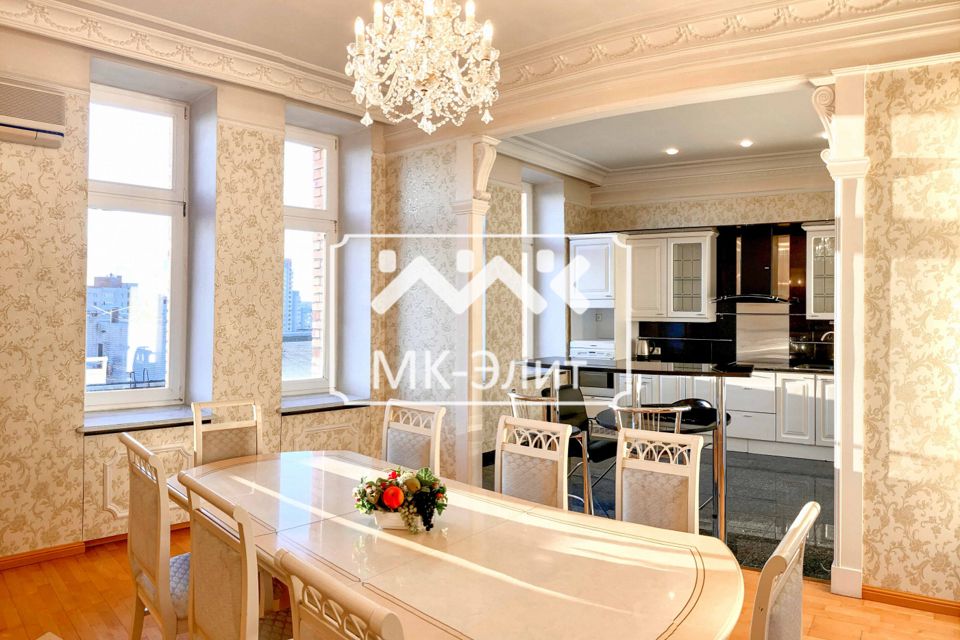 Продаётся 3-комнатная квартира, 170.5 м²