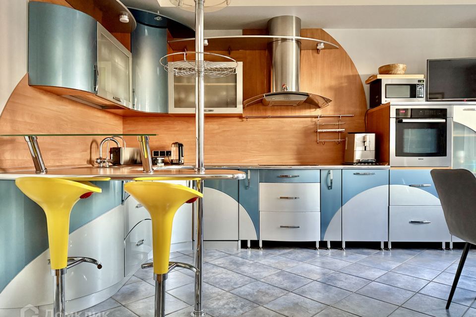 Продаётся 3-комнатная квартира, 90 м²