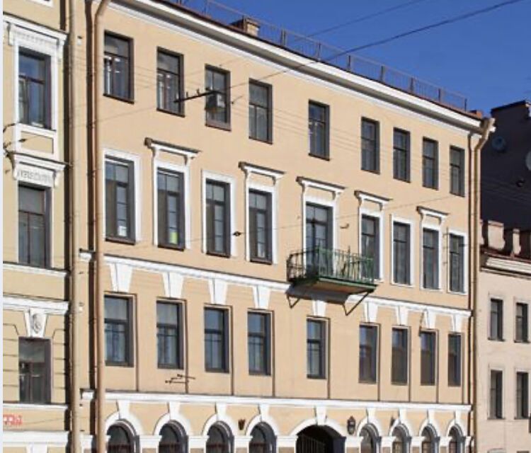 Продаётся 4-комнатная квартира, 139 м²