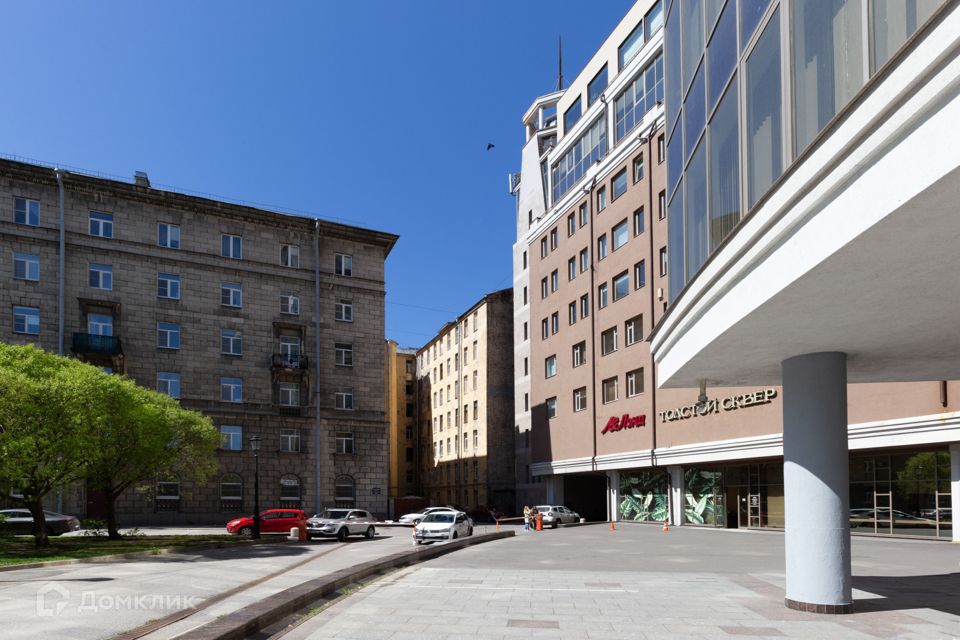 Продаётся 8-комнатная квартира, 301.9 м²
