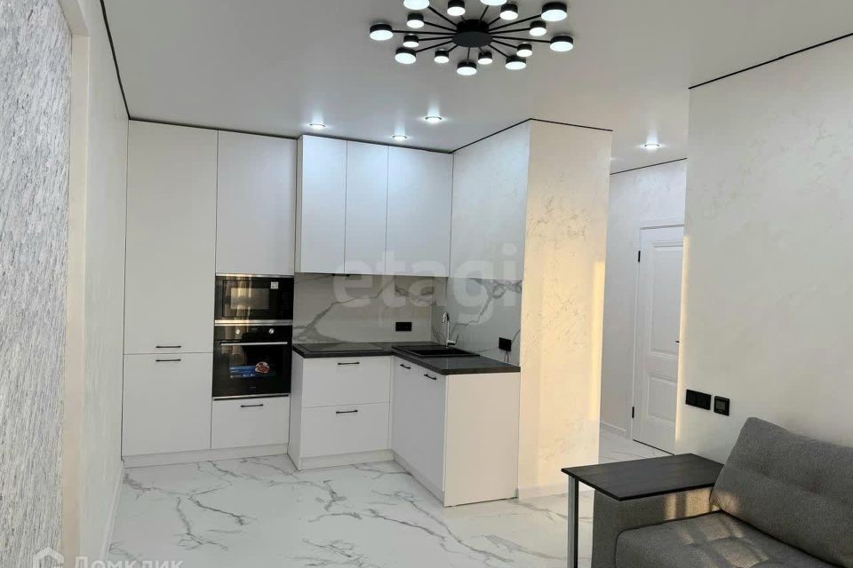 Продаётся 1-комнатная квартира, 42.2 м²