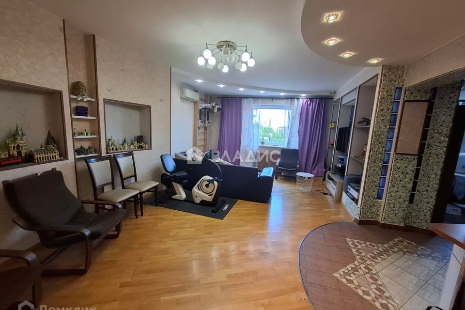 Продаётся 4-комнатная квартира, 139.8 м²
