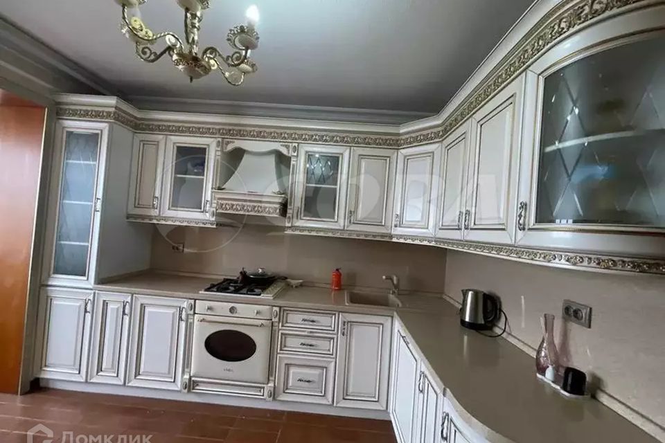 Продаётся 4-комнатная квартира, 100 м²