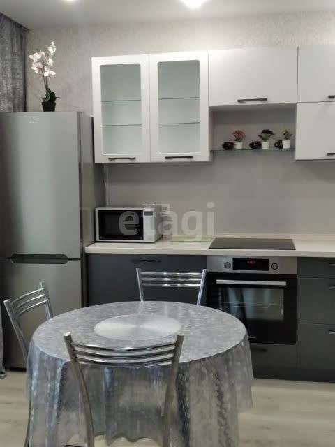 Сдаётся 2-комнатная квартира, 63 м²
