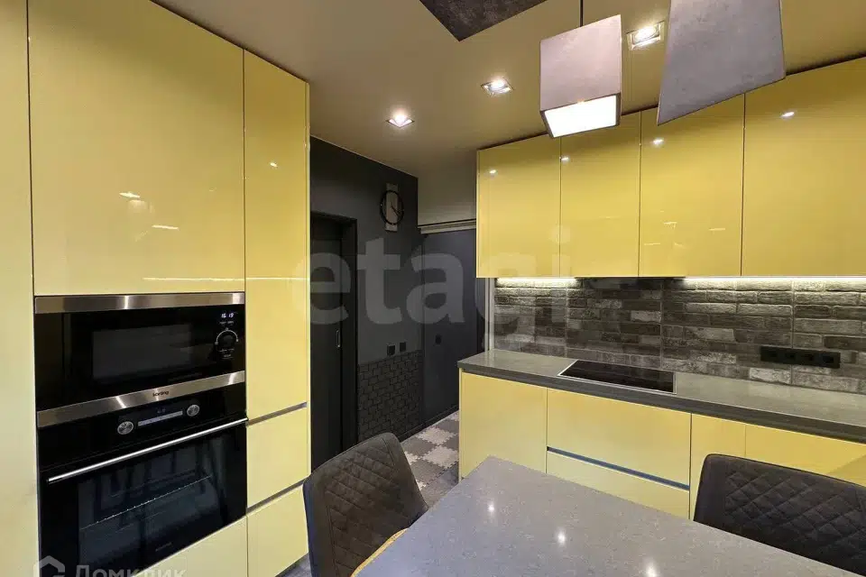 Продаётся 2-комнатная квартира, 69.8 м²