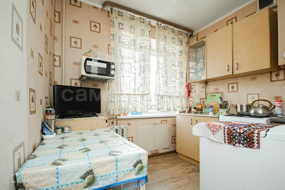 Продаётся 4-комнатная квартира, 60.9 м²