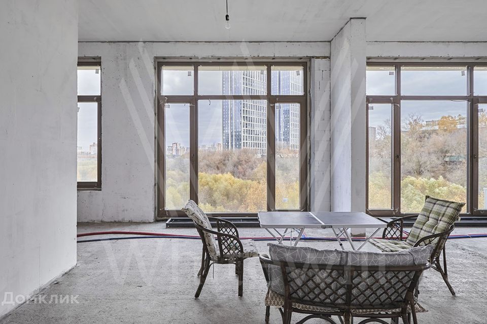 Продаётся 5-комнатная квартира, 350 м²