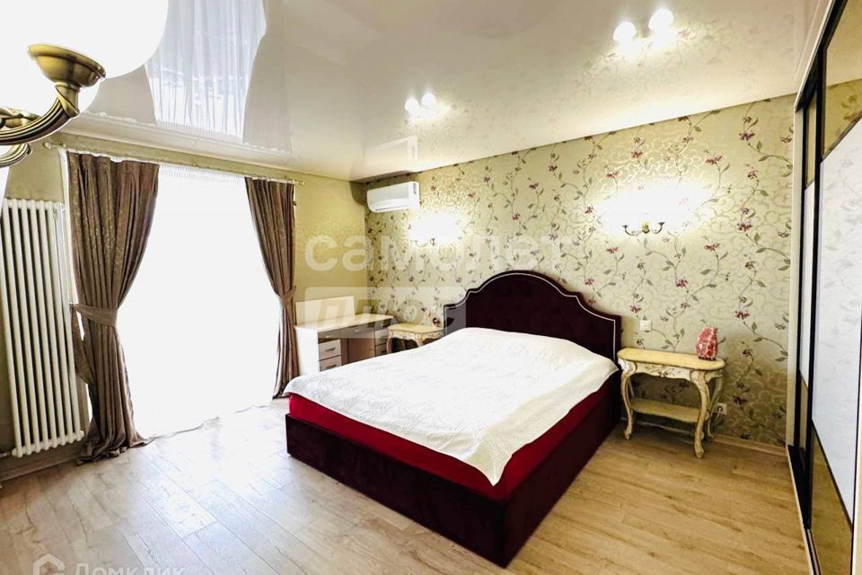 Продаётся 3-комнатная квартира, 130 м²