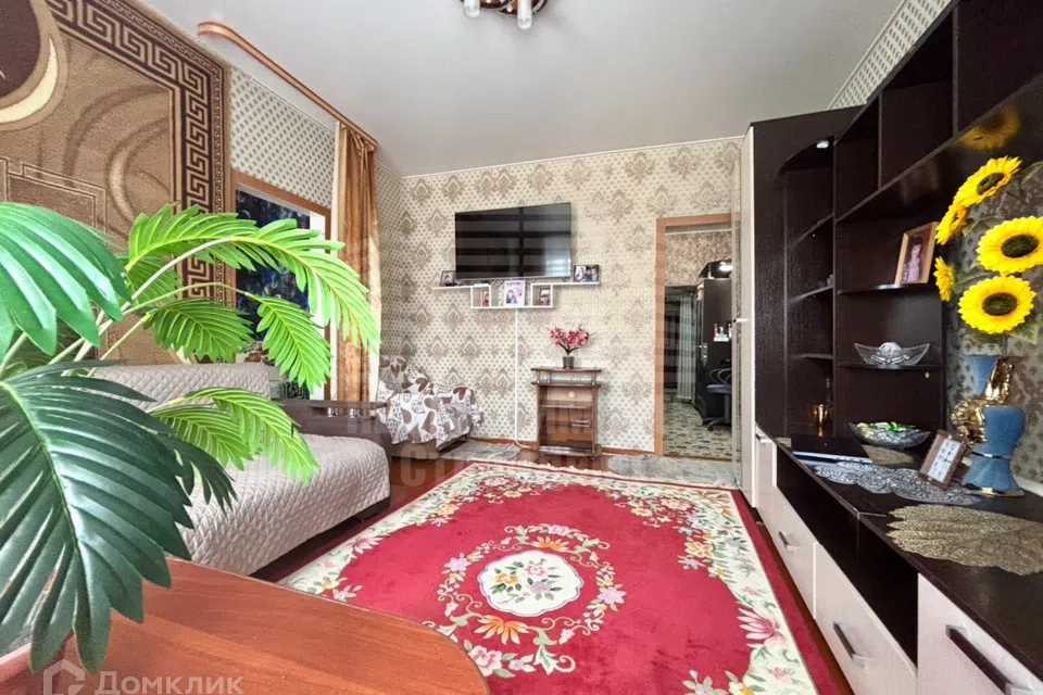 Продаётся 4-комнатная квартира, 61.3 м²