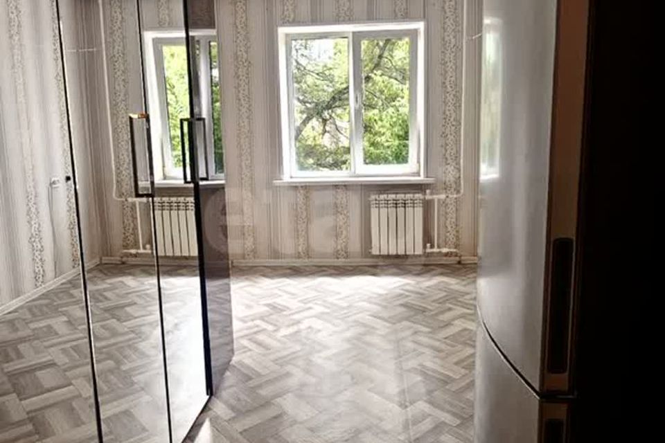 Продаётся 4-комнатная квартира, 60.4 м²