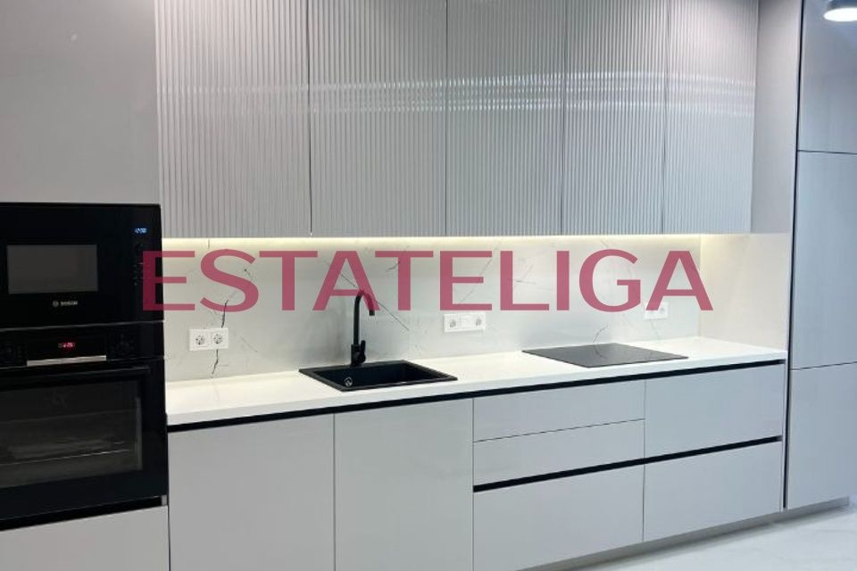 Продаётся 4-комнатная квартира, 101 м²