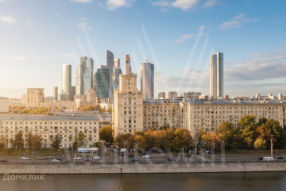 Продаётся 5-комнатная квартира, 260 м²