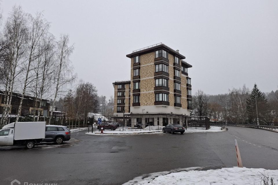 Продаётся 1-комнатная квартира, 67.7 м²