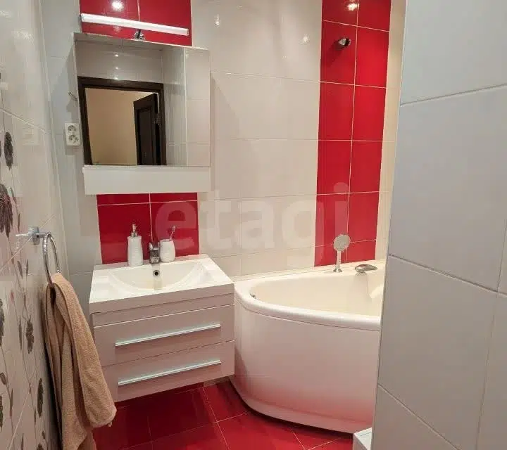 Продаётся 3-комнатная квартира, 56 м²