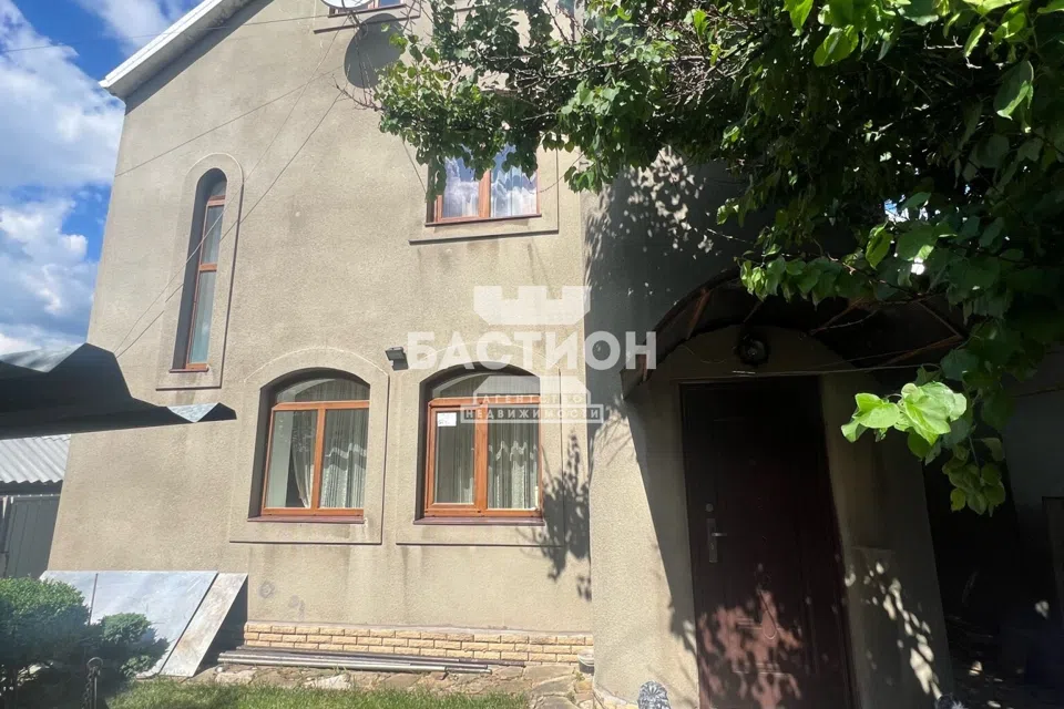 Продаётся 2-этажный дом, 200 м²