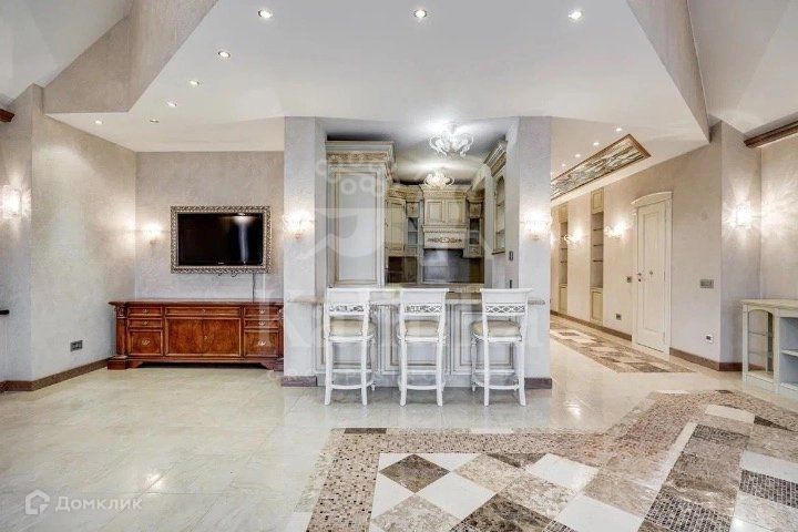 Продаётся 6-комнатная квартира, 201 м²