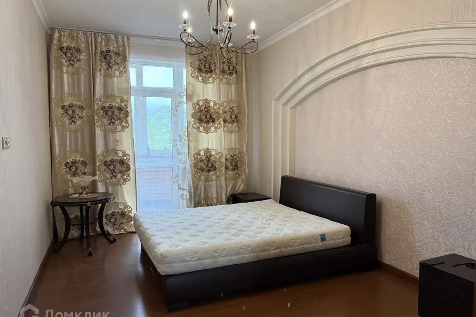 Продаётся 3-комнатная квартира, 135 м²