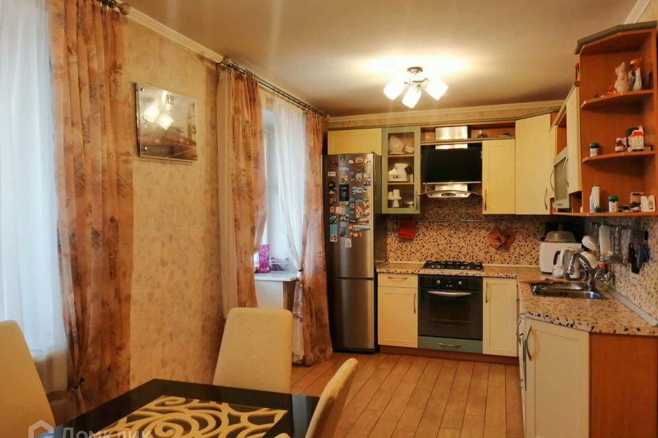Продаётся 4-комнатная квартира, 130 м²