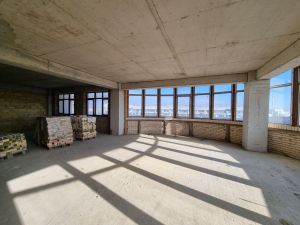 Продаётся 5-комнатная квартира, 170 м²