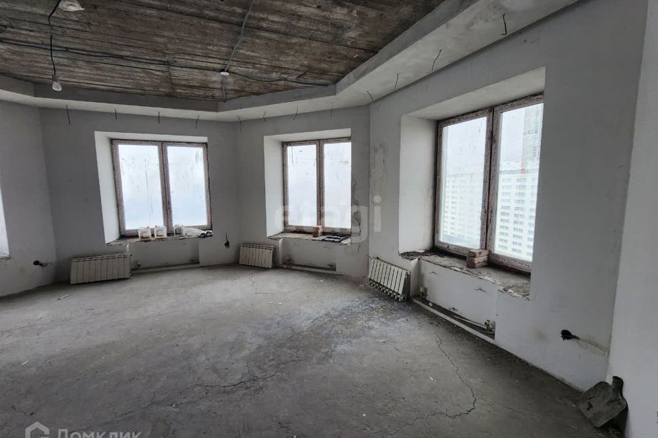 Продаётся 4-комнатная квартира, 121.2 м²