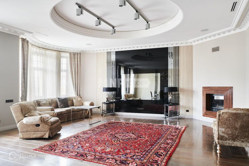 Продаётся 5-комнатная квартира, 245 м²