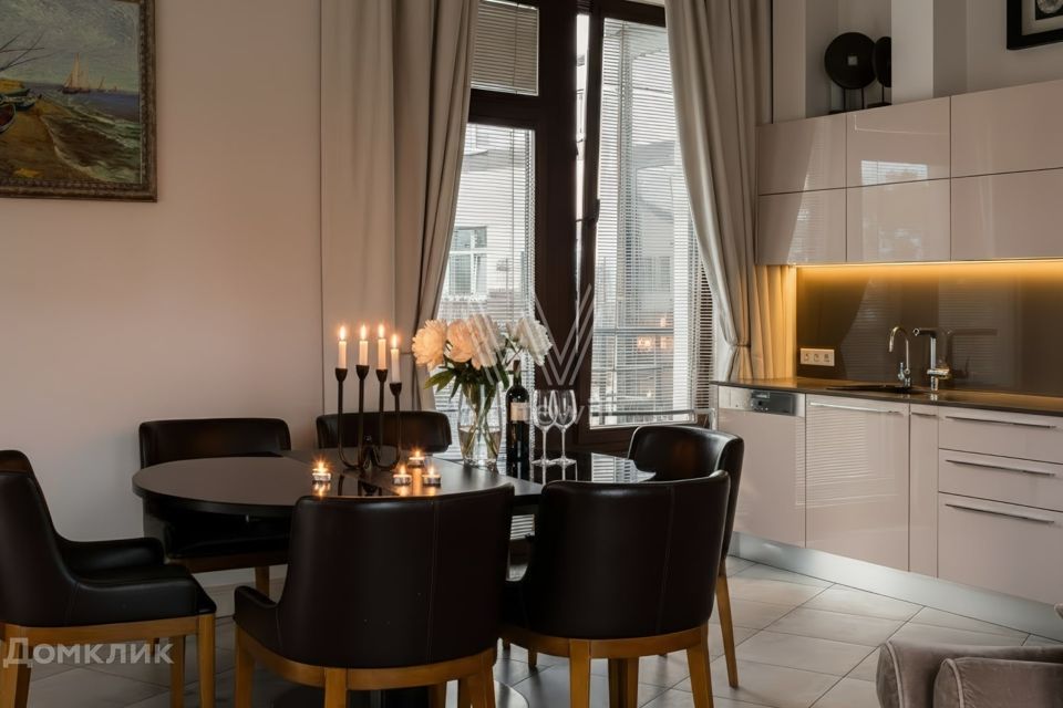 Сдаётся 3-комнатная квартира, 140 м²