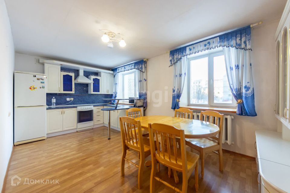 Продаётся 4-комнатная квартира, 100.4 м²