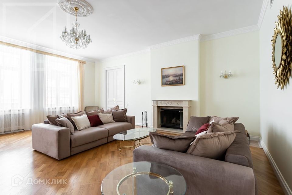 Сдаётся 8-комнатная квартира, 360 м²