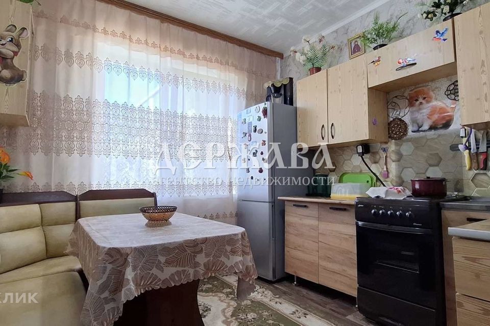 Продаётся 3-комнатная квартира, 63.8 м²