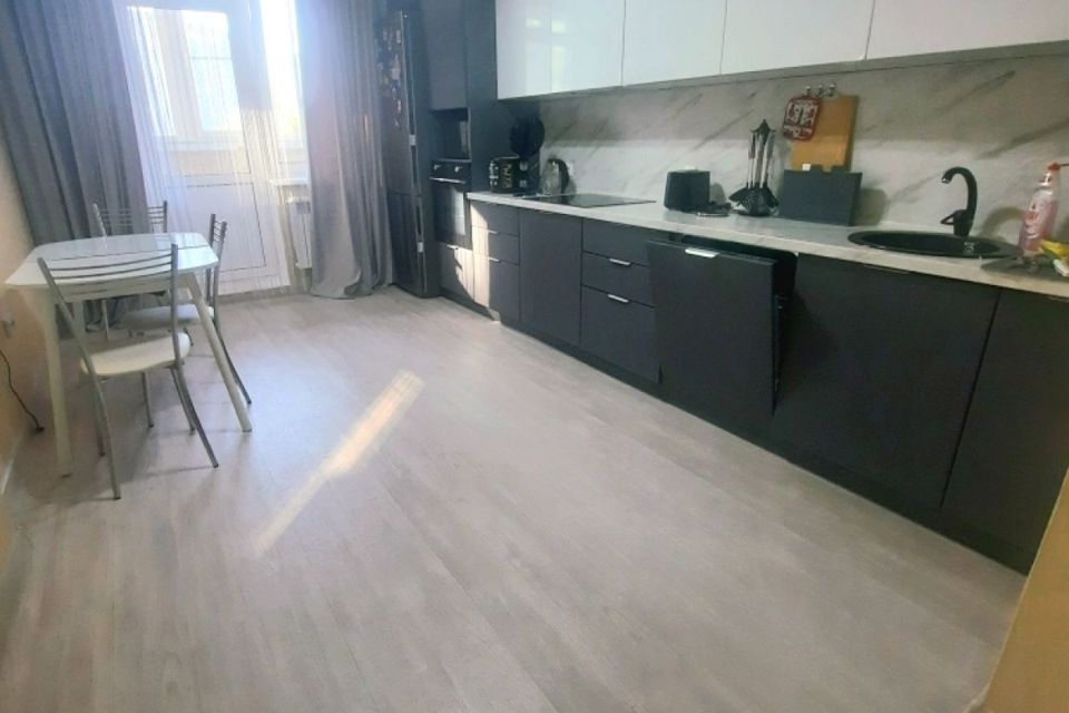 Продаётся 3-комнатная квартира, 109.6 м²
