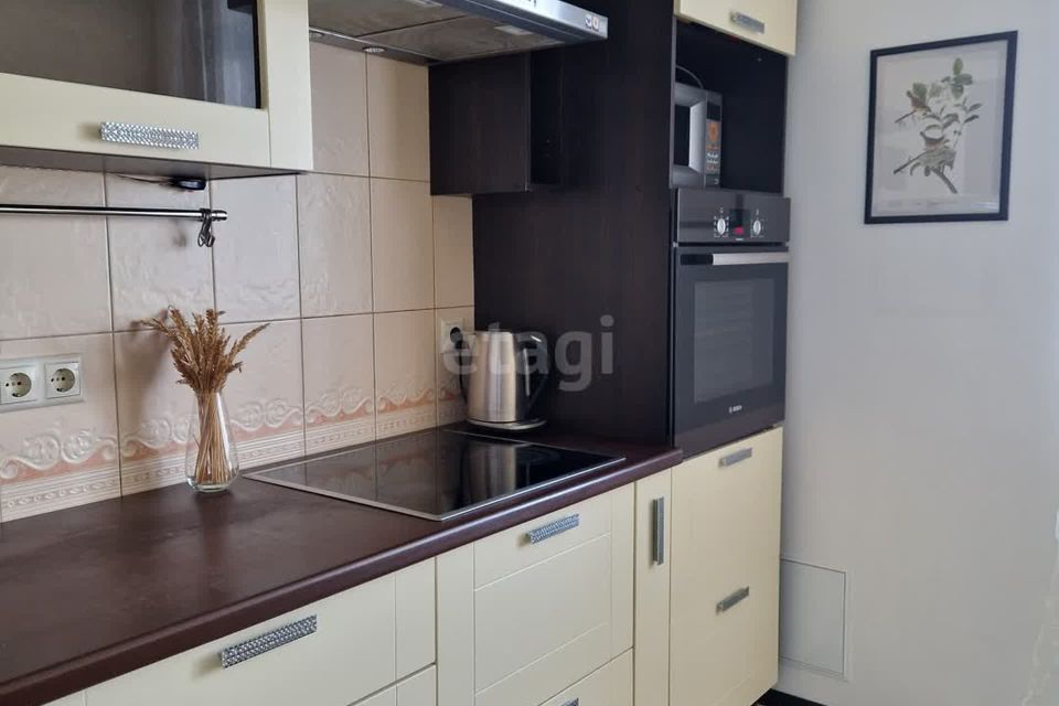 Сдаётся 2-комнатная квартира, 76 м²