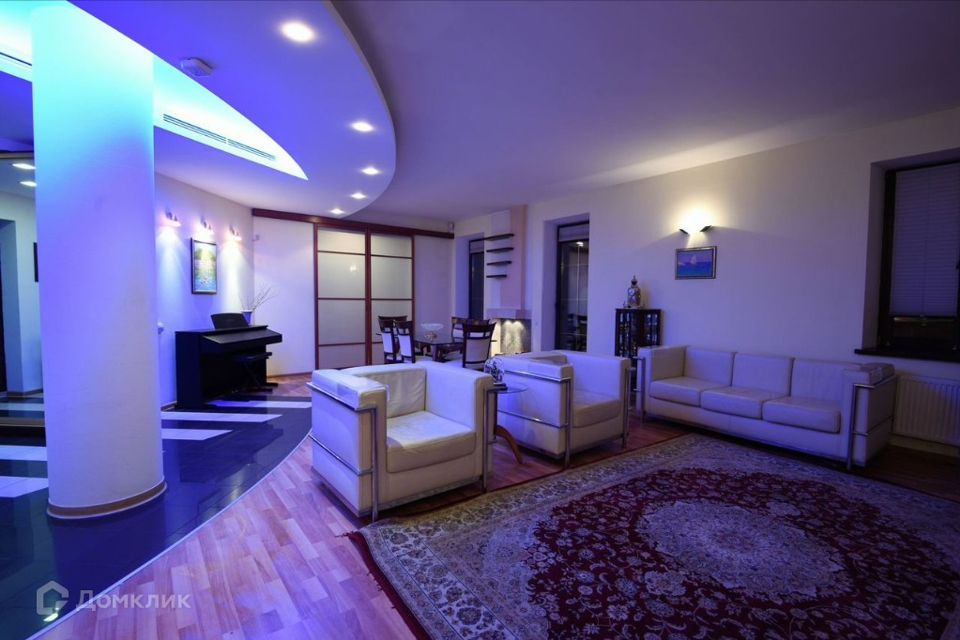 Продаётся 3-комнатная квартира, 122 м²