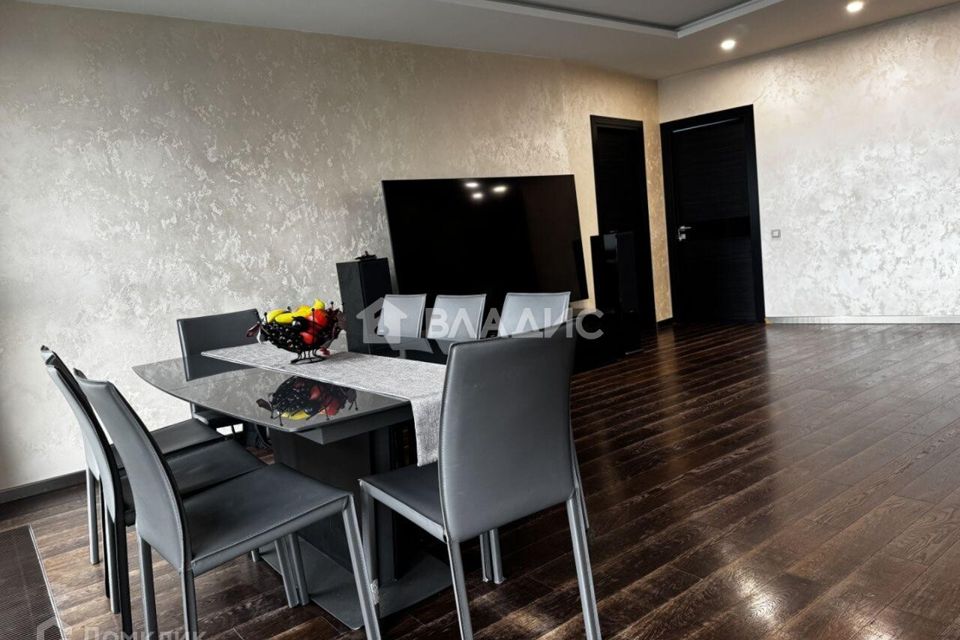 Продаётся 4-комнатная квартира, 156 м²