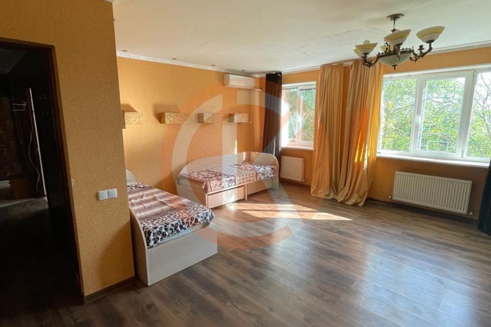 Продаётся 4-комнатная квартира, 100 м²