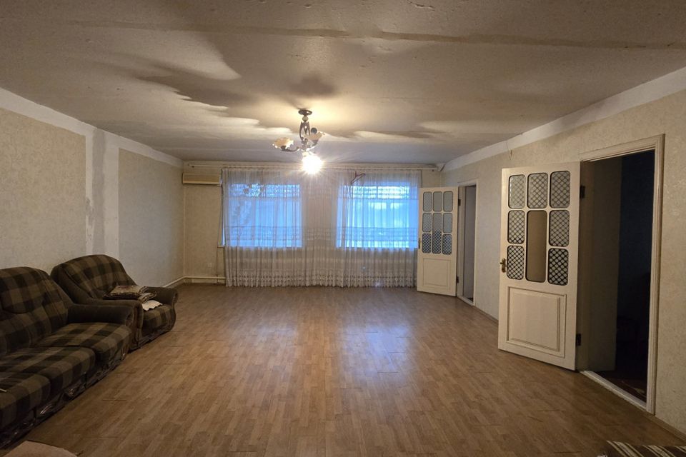 Продаётся 4-комнатная квартира, 121 м²