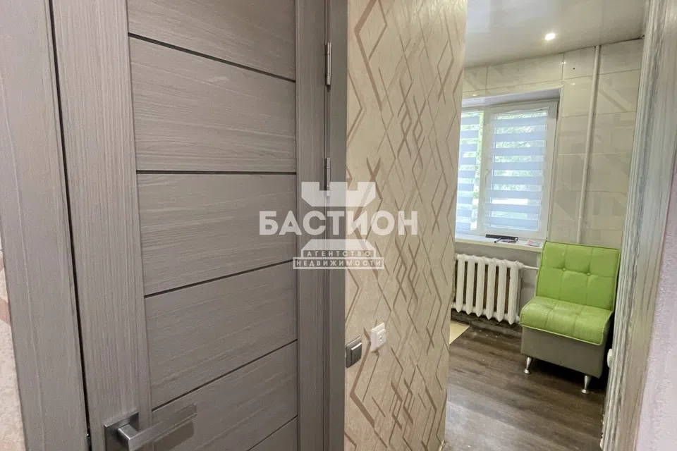 Продаётся 3-комнатная квартира, 48.4 м²