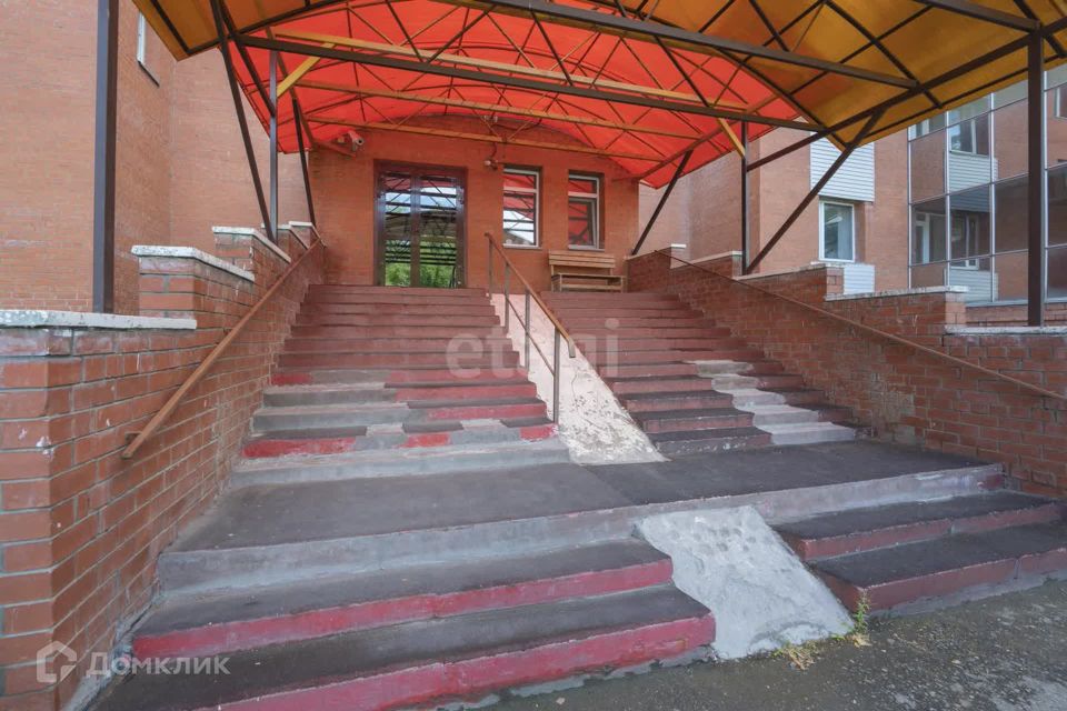 Продаётся 4-комнатная квартира, 176 м²