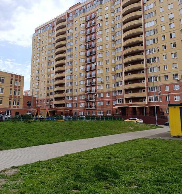 Продаётся 2-комнатная квартира, 72.7 м²
